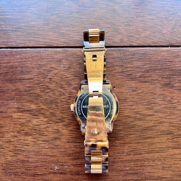Michael Kors Gold and Brown Watch - Picture 2 of 6